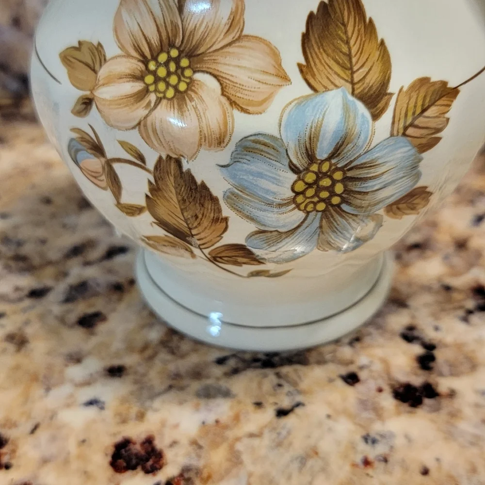 Vintage J&G Meakin‎ England Classic White Floral Porcelein Pouring Creamer